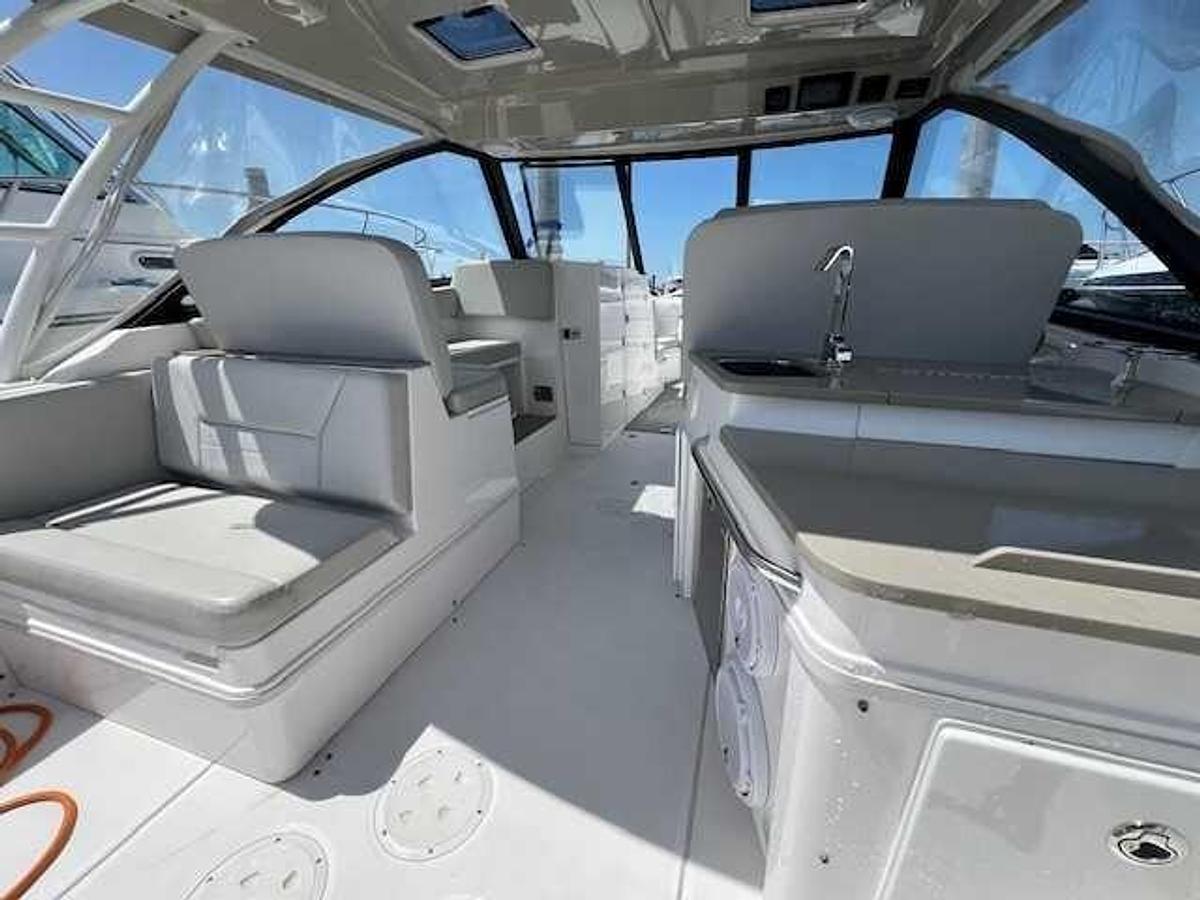 Used 2019 Everglades Boats 340DC