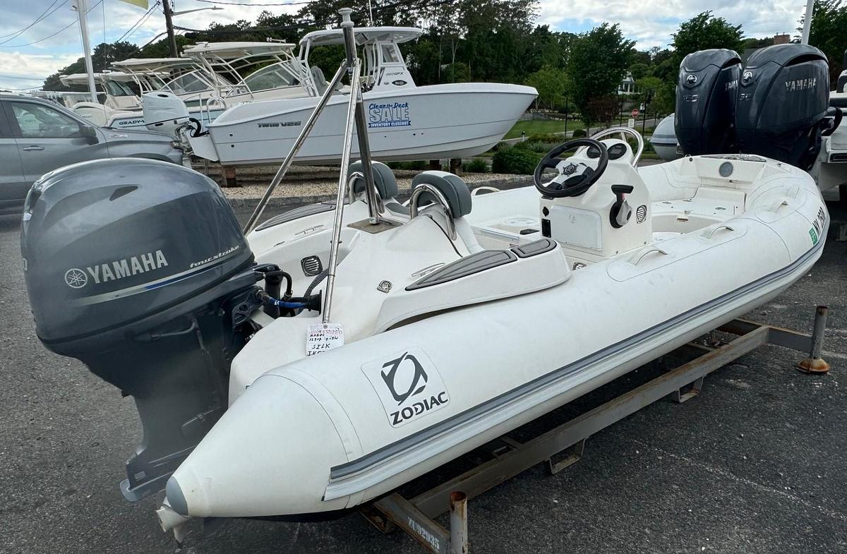 Used 2023 Zodiac YL440DL Yachtline Deluxe with Yamaha F60