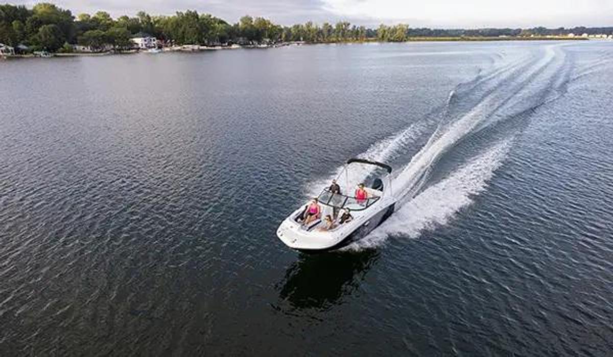 SunDeck 2400 Outboard