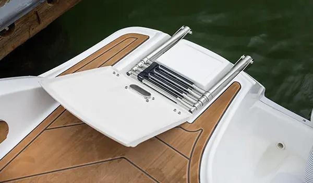 SunDeck 2690 Outboard