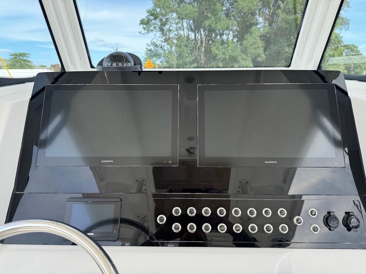 Used 2023 Edgewater 285 CC with Dual Yamaha F300