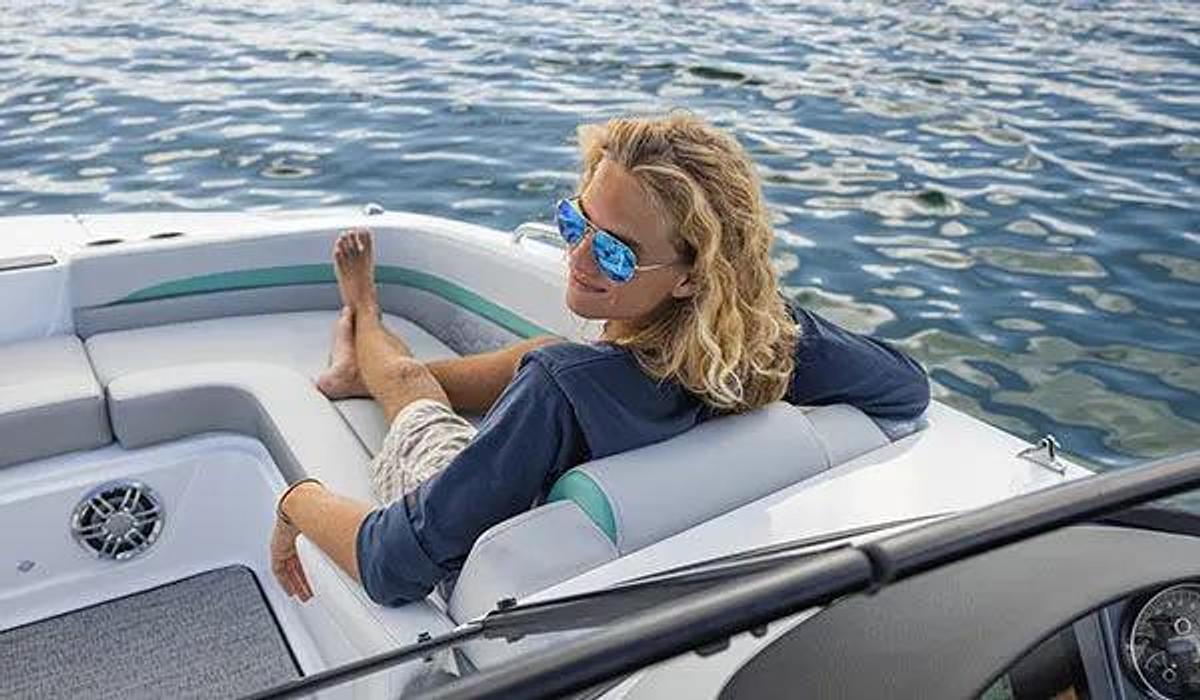 SunDeck 217 Outboard