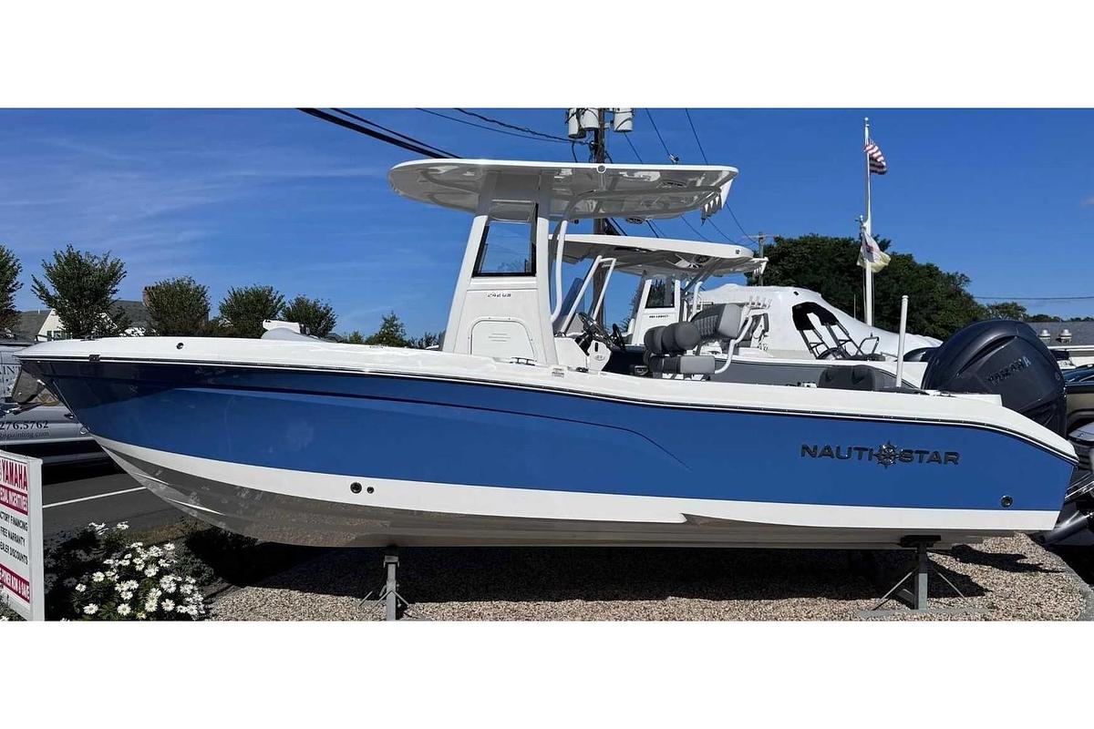 2025 NauticStar 242 Offshore