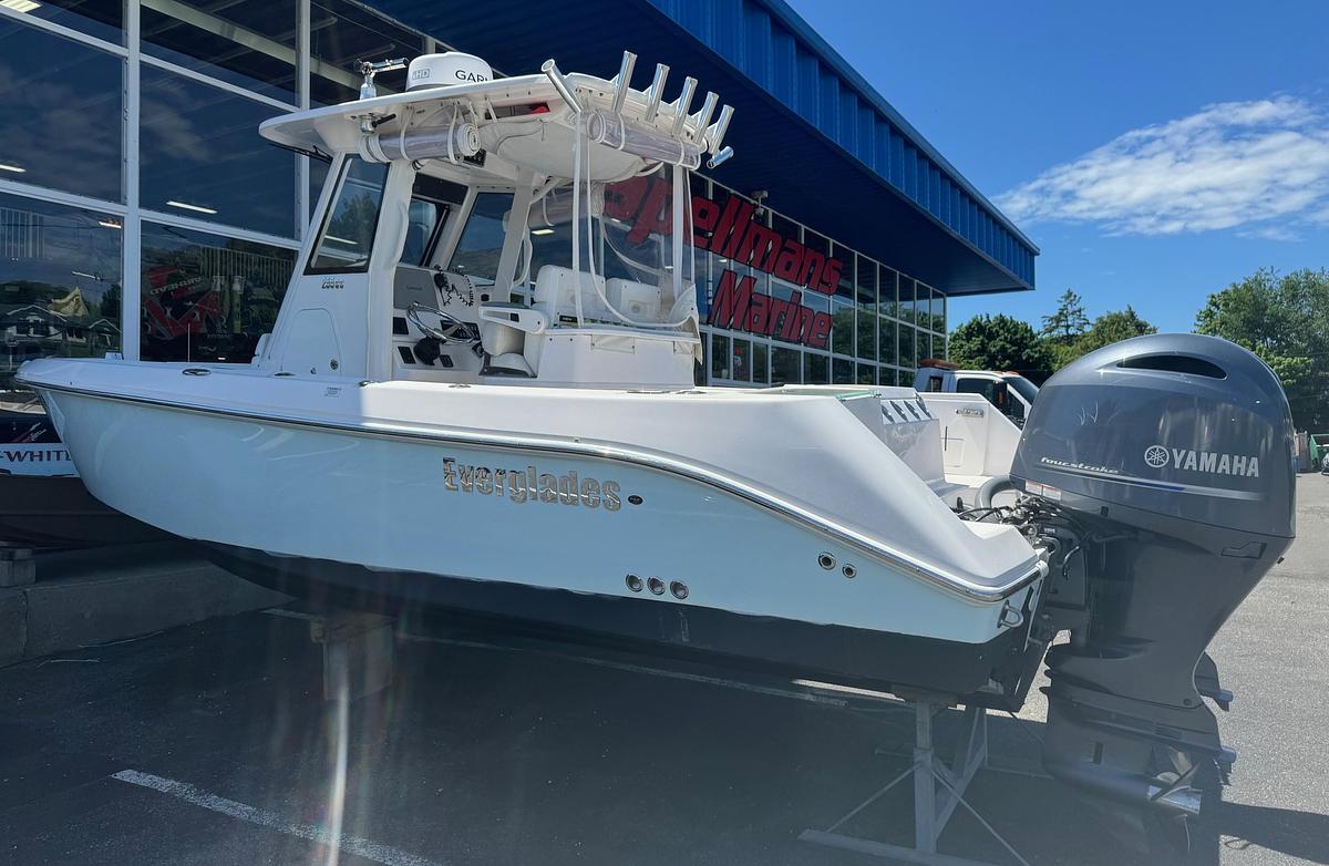 Used 2014 Everglades 255 CC