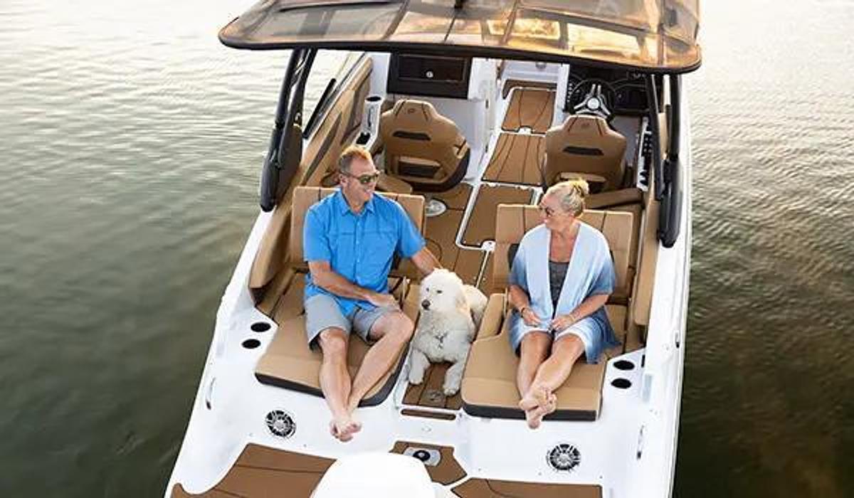 SunDeck 2600 Outboard