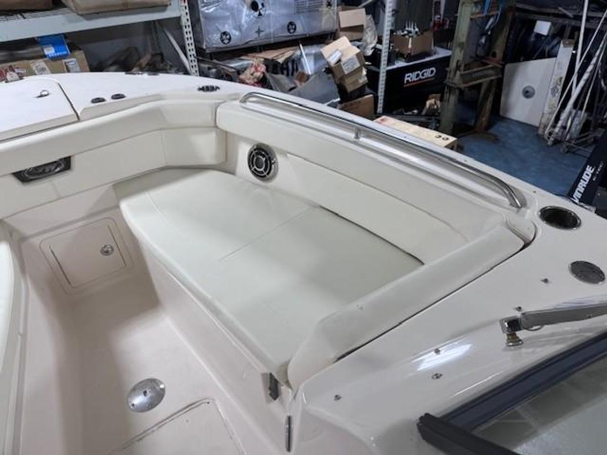 Used 2015 Grady-White Freedom 285 with NEW Yamaha Engines