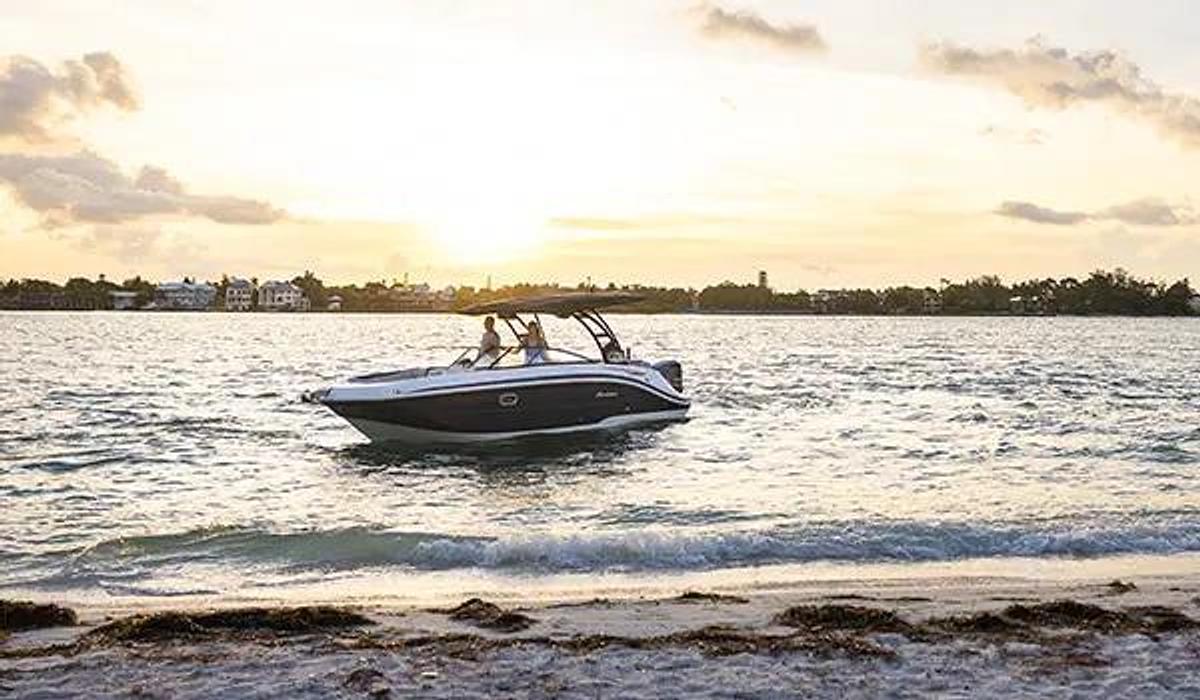 SunDeck 2600 Outboard