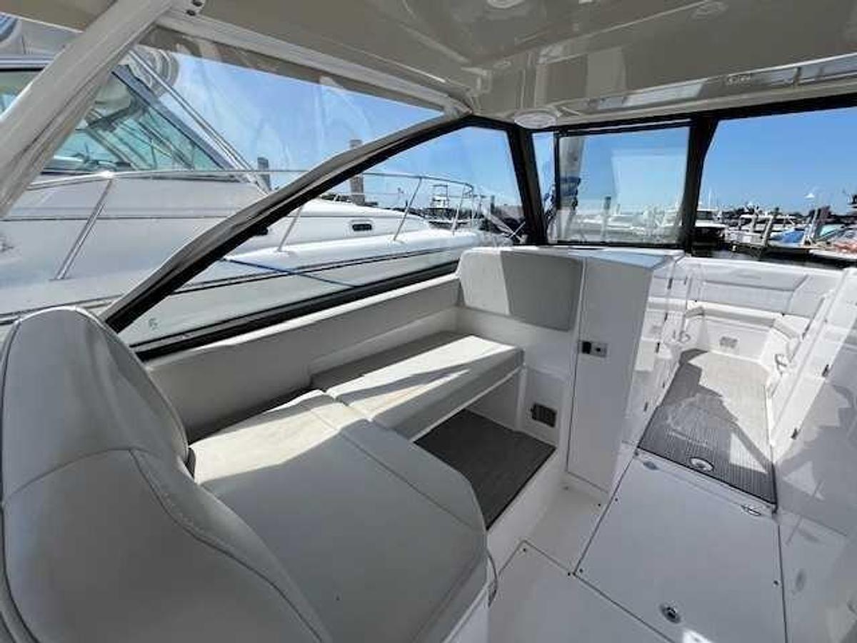 Used 2019 Everglades Boats 340DC