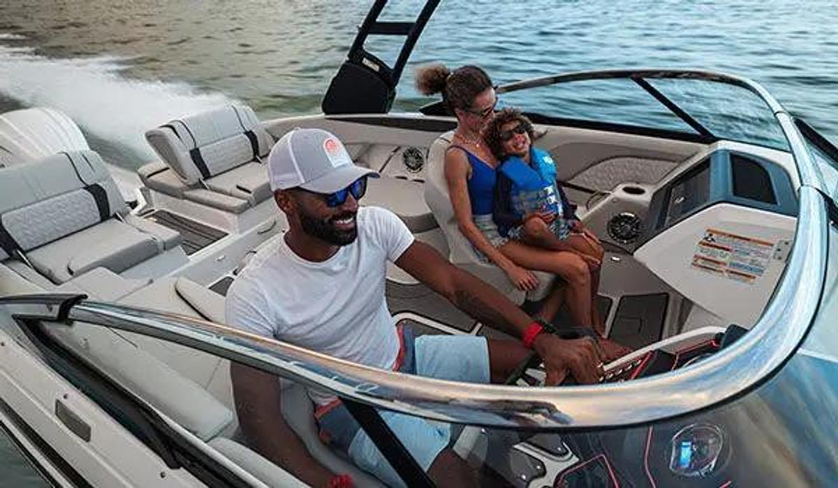 SunDeck 2600 Outboard