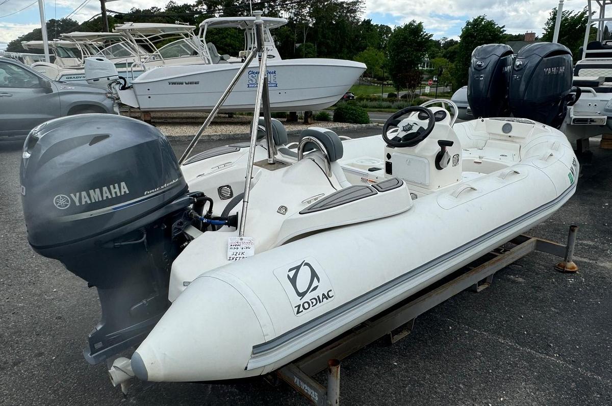 Used 2023 Zodiac YL440DL Yachtline Deluxe with Yamaha F60