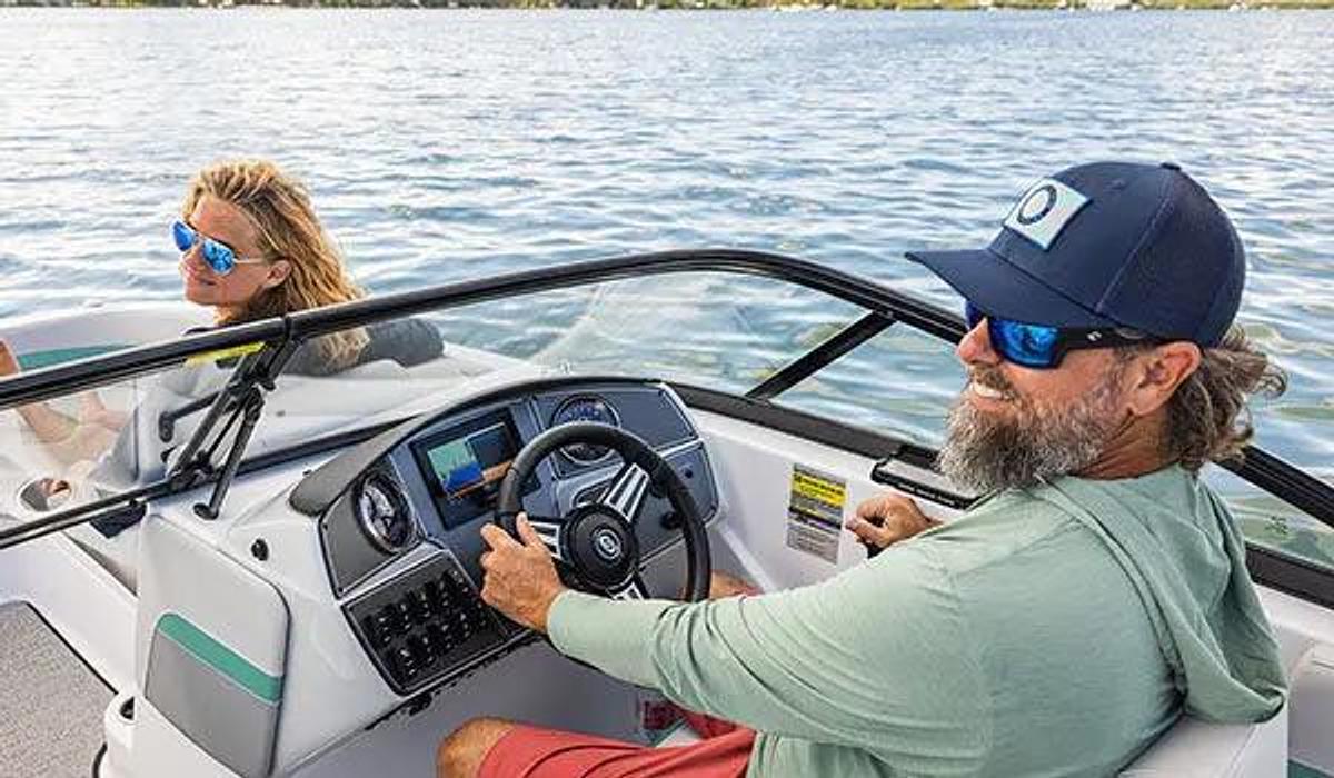 SunDeck 217 Outboard