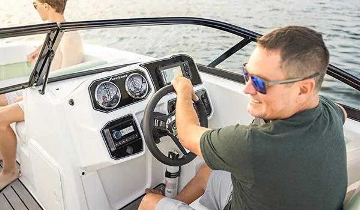 SunDeck 2050 Outboard