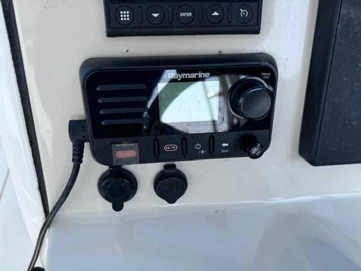 Used 2019 Boston Whaler 230 Vantage