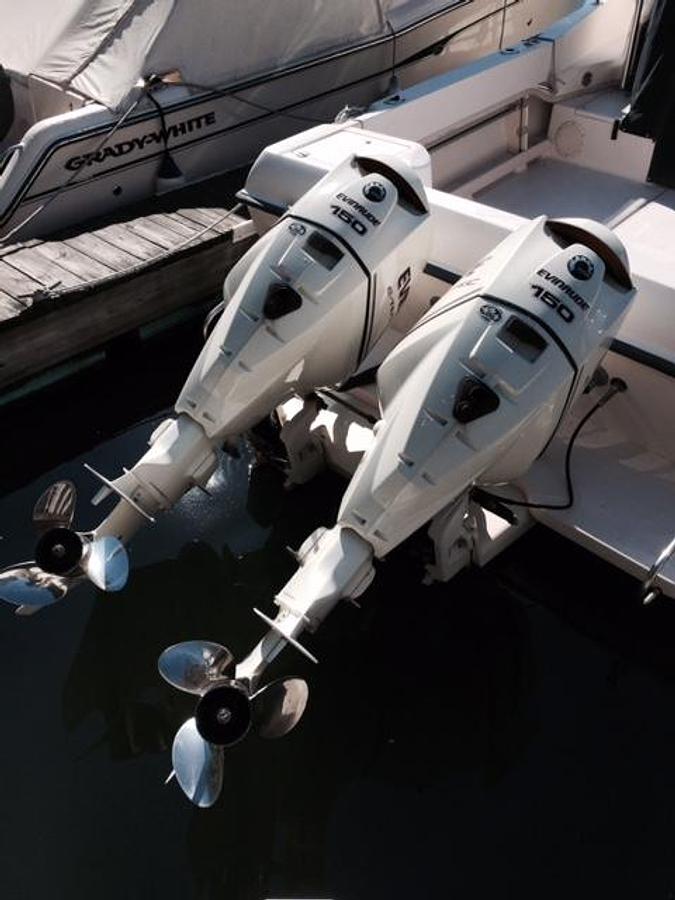 Used Grady White 232 GUlfstream with 2009 Evinrude E-Tec 150's