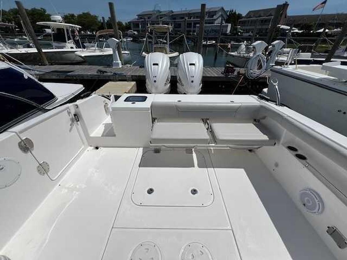 Used 2019 Everglades Boats 340DC