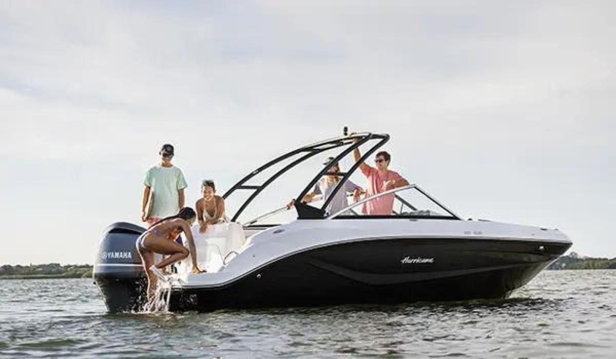 SunDeck 235 Outboard