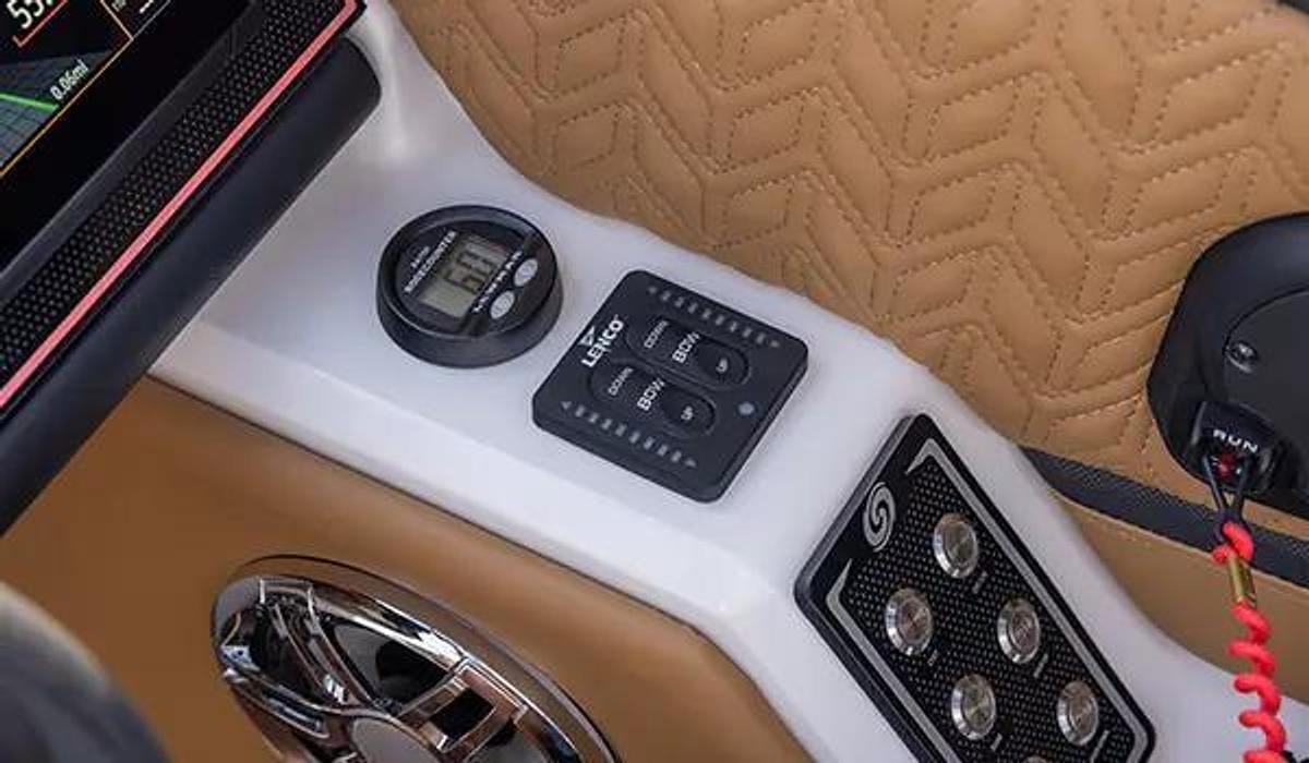 SunDeck 2600 Outboard