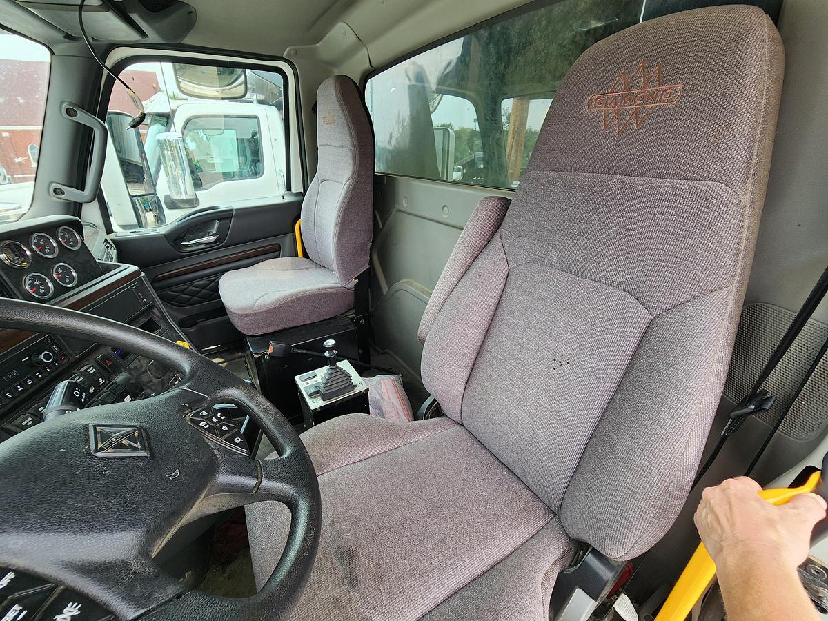 Used 2024 International HX520
