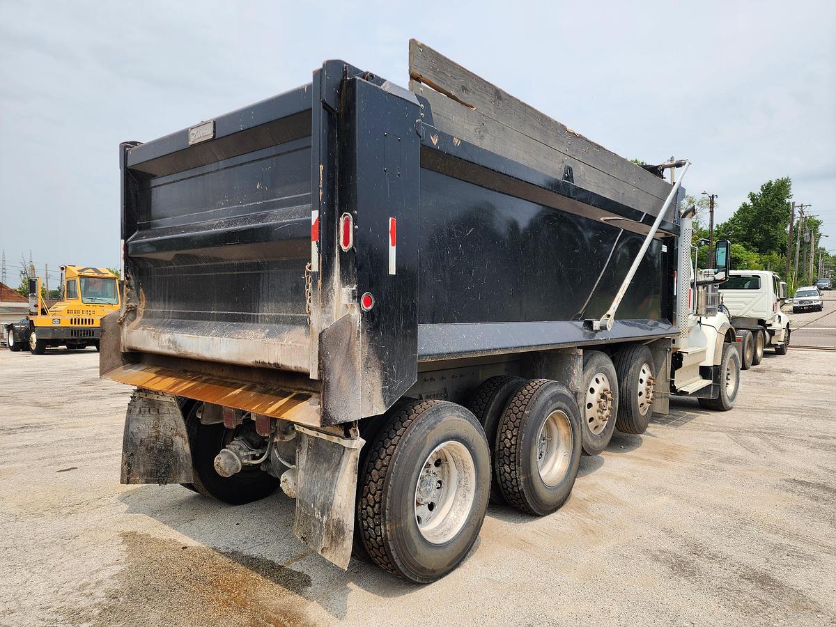 Used 2024 International HX520