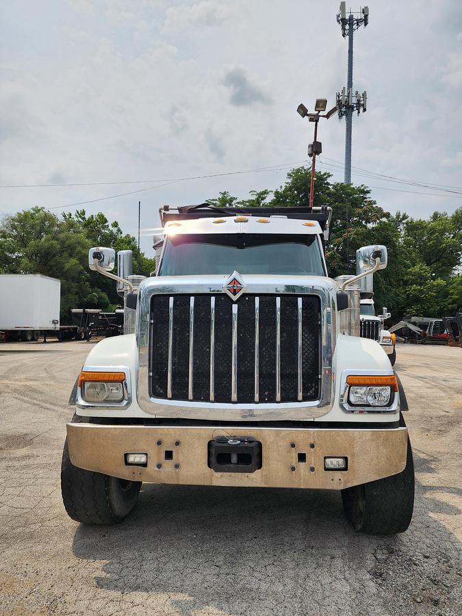 Used 2024 International HX520