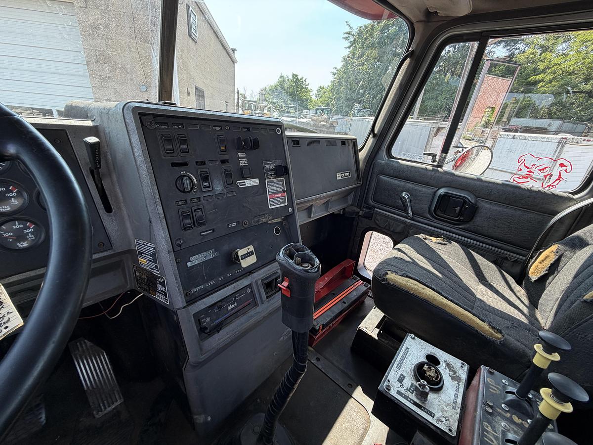 Used 1998 Mack CL700