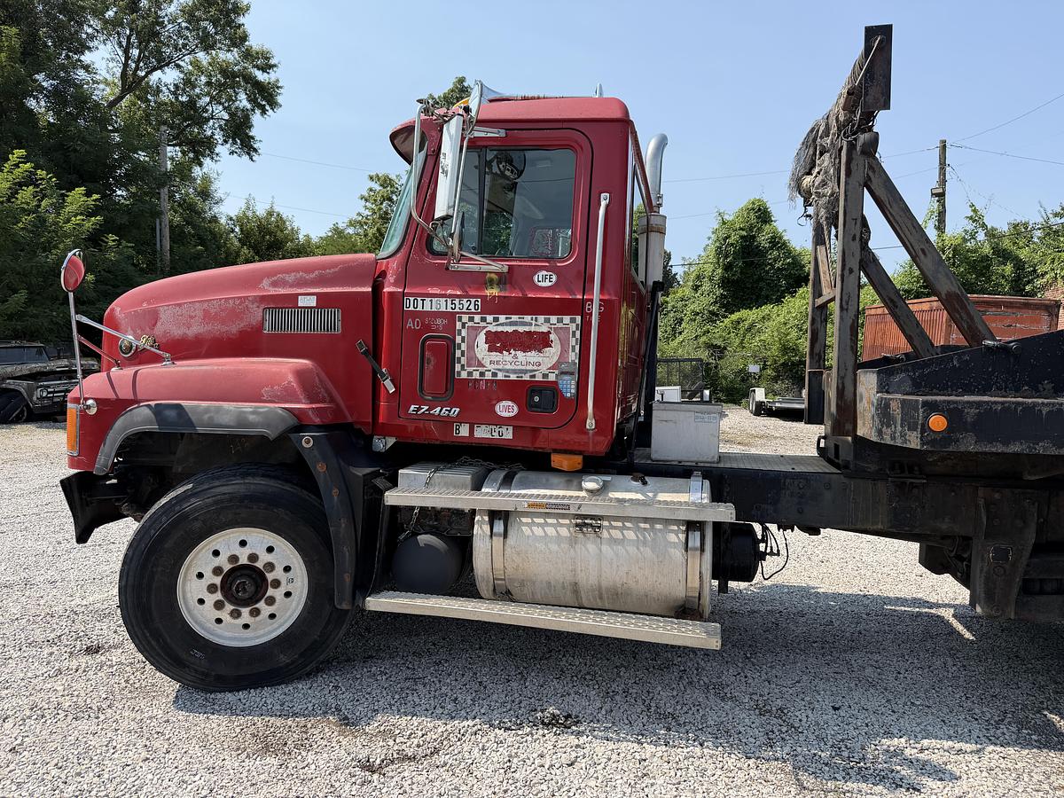 Used 1998 Mack CL700
