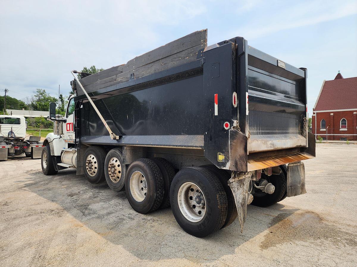 Used 2024 International HX520
