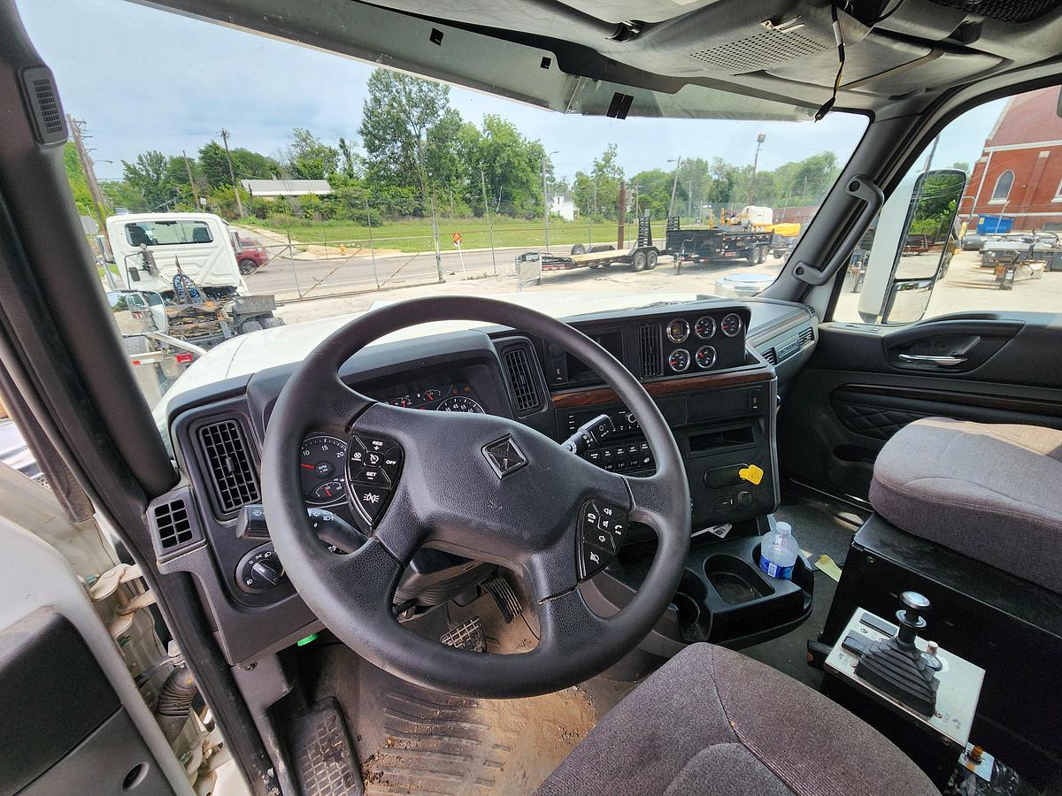 Used 2024 International HX520