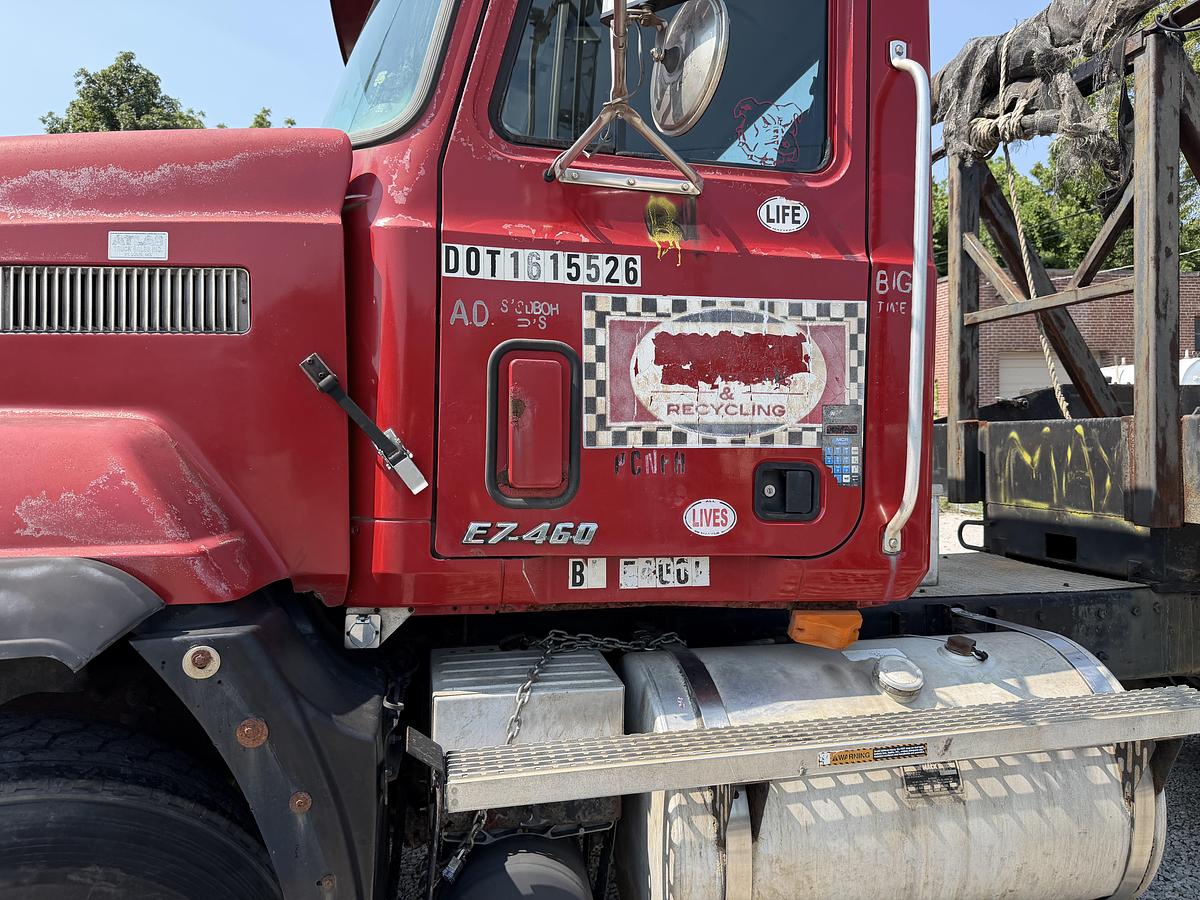 Used 1998 Mack CL700