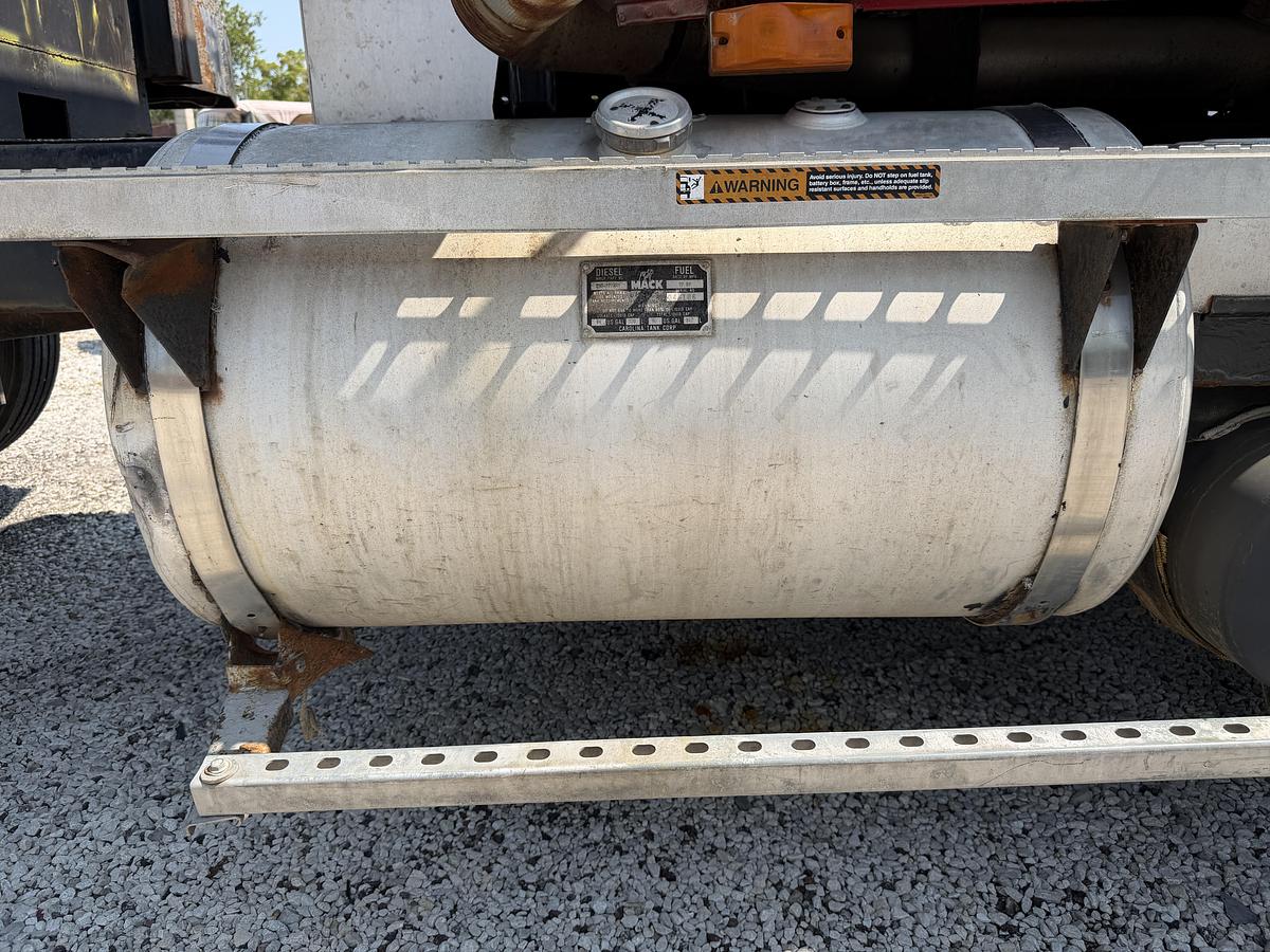 Used 1998 Mack CL700