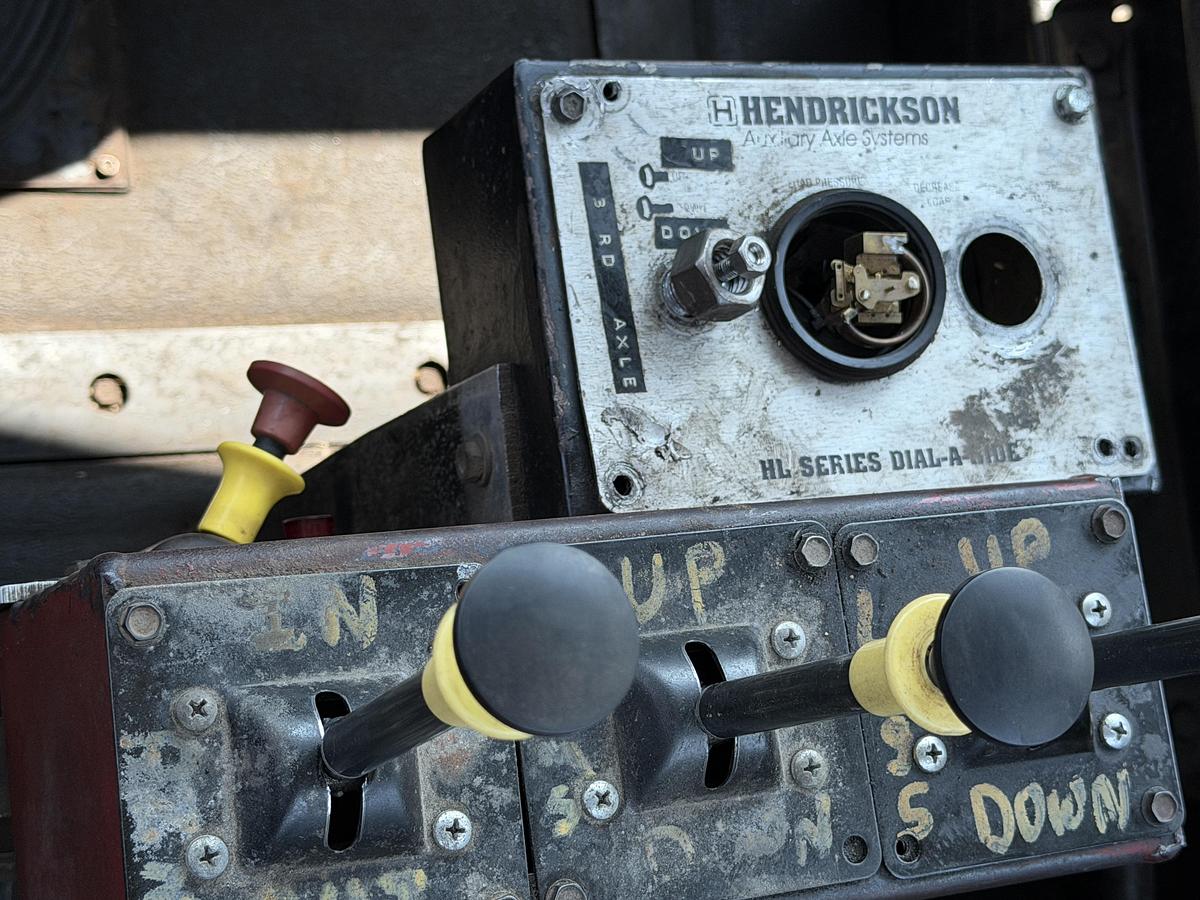 Used 1998 Mack CL700