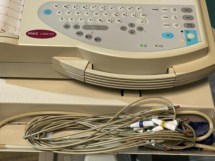 Gebraucht GE Mac1200ST EKG Gerät auf Trolley mit EKG Kabel