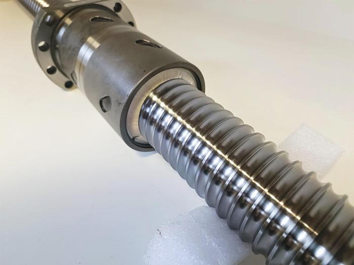 Geschliffener Präzisions Kugelgewindetrieb, Ex-Cello, D63x10/8, 1278 mm Eisenmann, neu