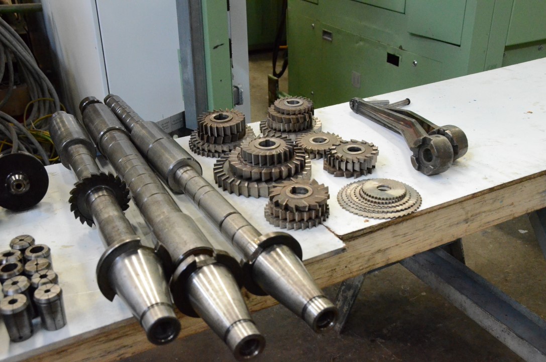 Usado CORREA F5UA Fresadoras #4156