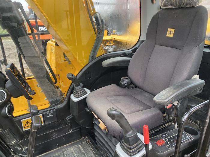 Usato 2018 JCB JS130 LC