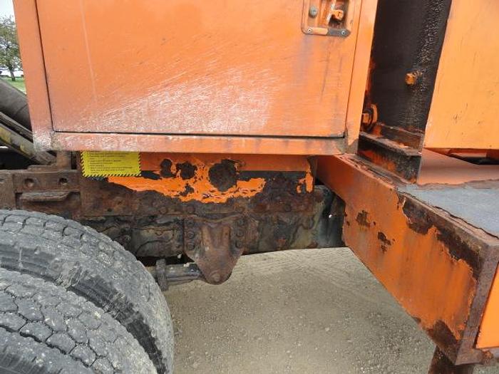 Used 2011 Versalift V0270E
