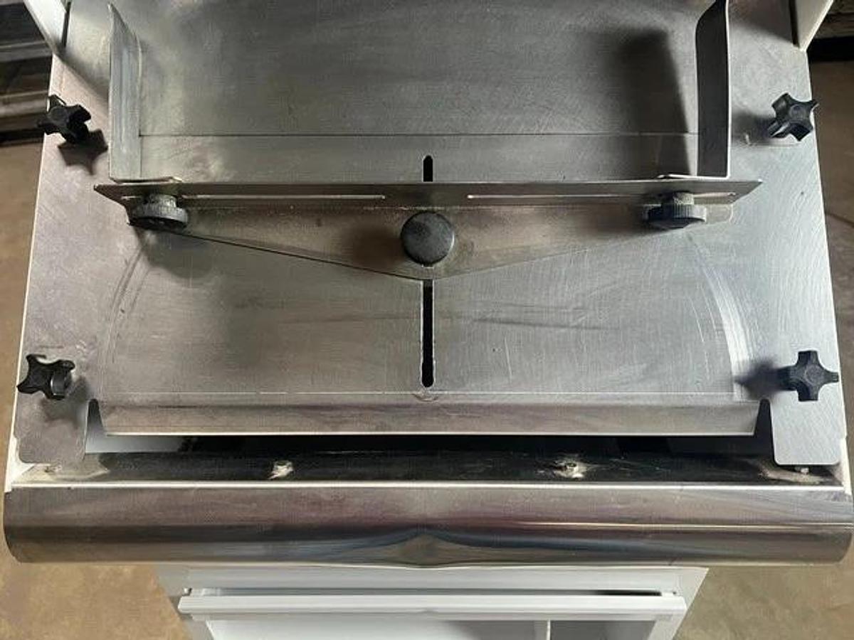 Used Oliver Select Bread Slicer - 747-NS - 1/2" Slice - Demo Unit