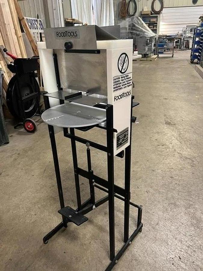 Refurbished Food Tools Cake and Pie Slicer - Model CS-1FP