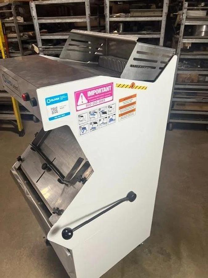 Used Oliver Select Bread Slicer - 747-NS - 1/2" Slice - Demo Unit
