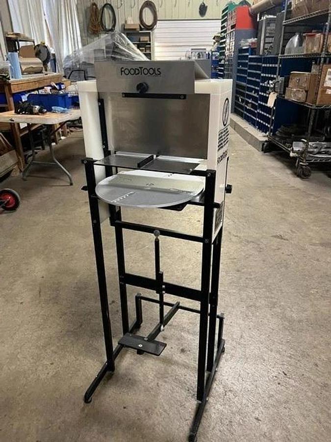 Refurbished Food Tools Cake and Pie Slicer - Model CS-1FP