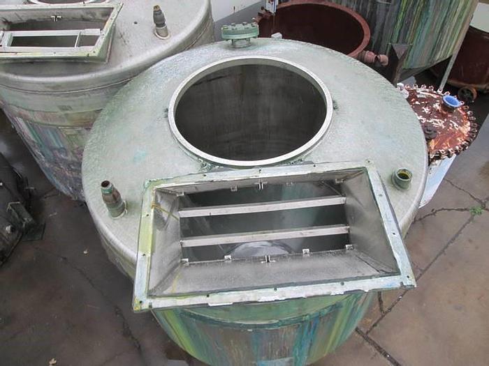 Used 1,100 GALLON STAINLESS STEEL TANKS (2) - 6' DIA. (#9933)