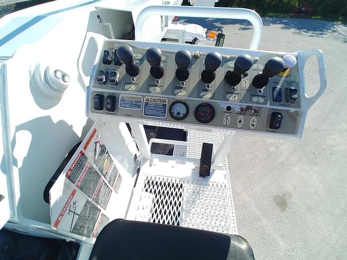 Used Altec DM47-TR Digger Derrick on 2007 International 4300 Utility Truck - 80412