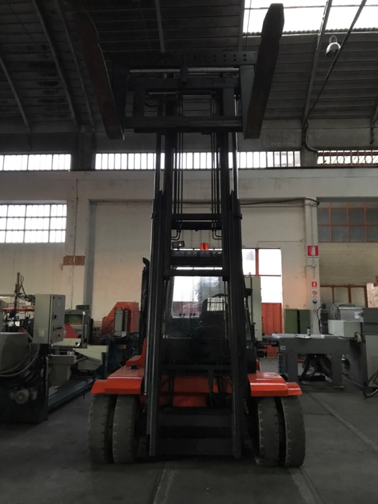 Usato 1997 Sollevatore a gasolio marca Lugli modello 70CE