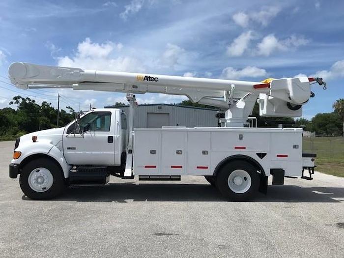 Used 2009 Ford F750 Altec AM55 60ft Over Center Bucket Truck - C94193