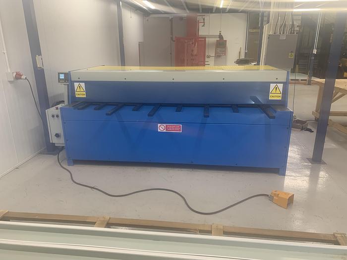 MACH- CUT MECHANICAL GUILLOTINES 2500mm x 3mm