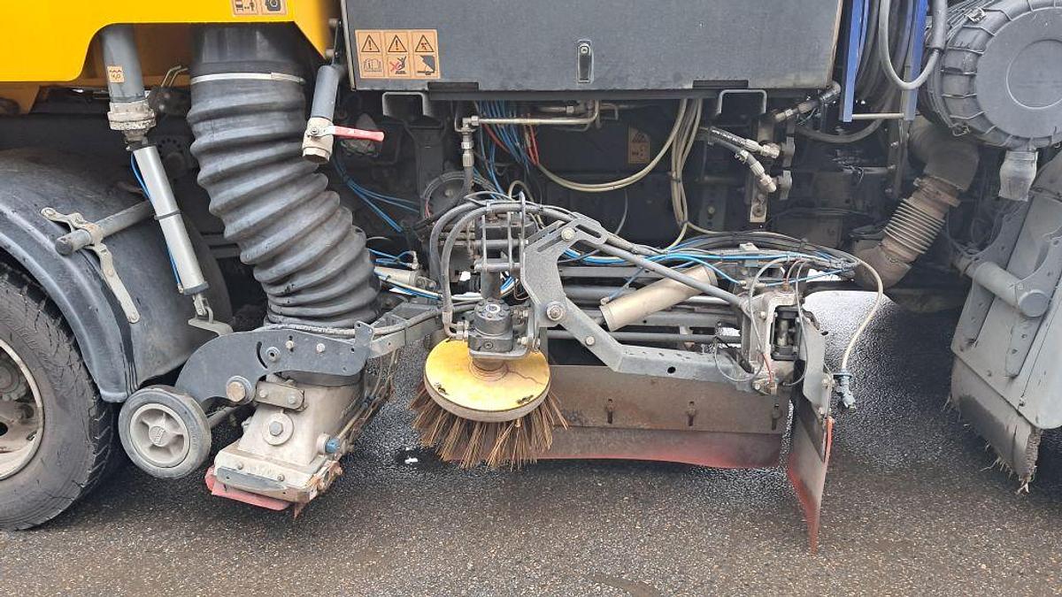 Used 2014 DAF LF + Johnston VS501 sweeper