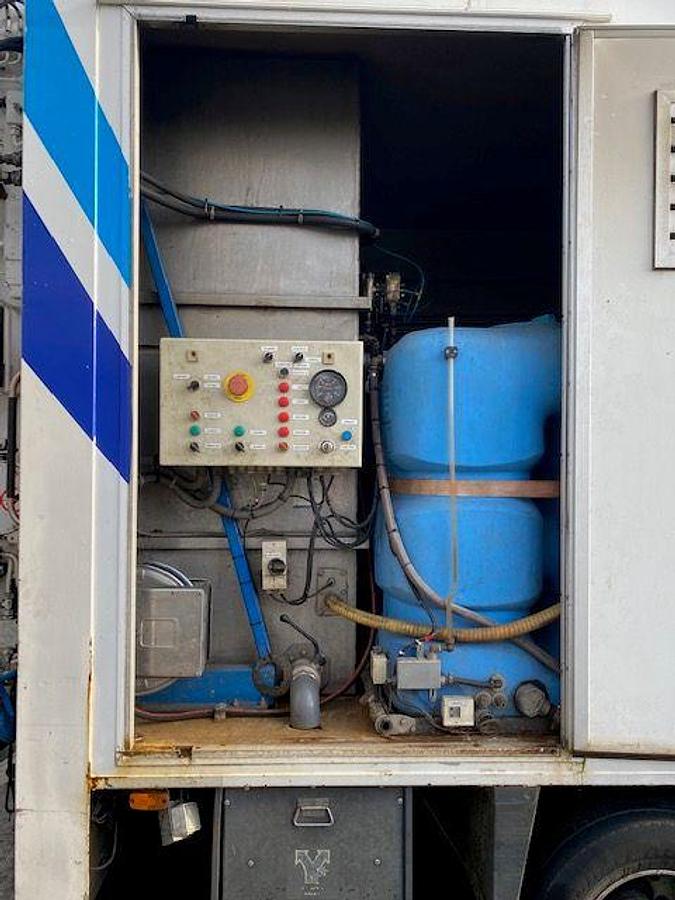 Used 2003 DAF AE45CF met containerreiniger