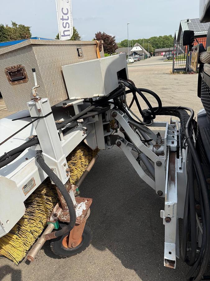 Used 2014 Volvo FE320 / Johnston Beam S9000