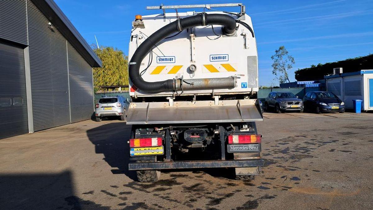 Used 2006 Mercedes-Benz Unimog U400 U400 4 x 2 / Schmidt SK350 sweeper
