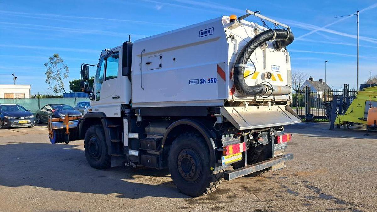 Used 2006 Mercedes-Benz Unimog U400 U400 4 x 2 / Schmidt SK350 sweeper
